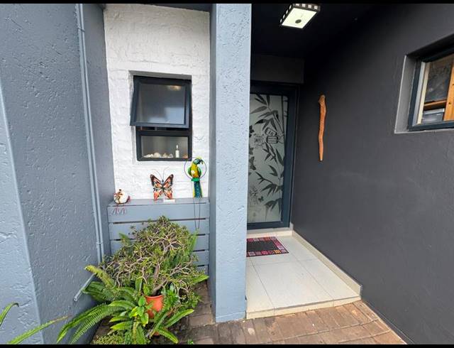 3 BEDROOM HOUSE FOR SALE IN MIDSTREAM MEADOWS